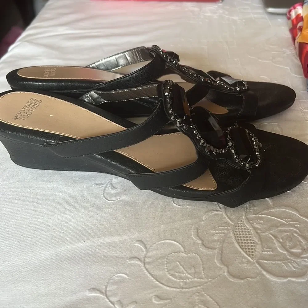 Mootsies Tootsies Black Jeweled Sandals | Size 9